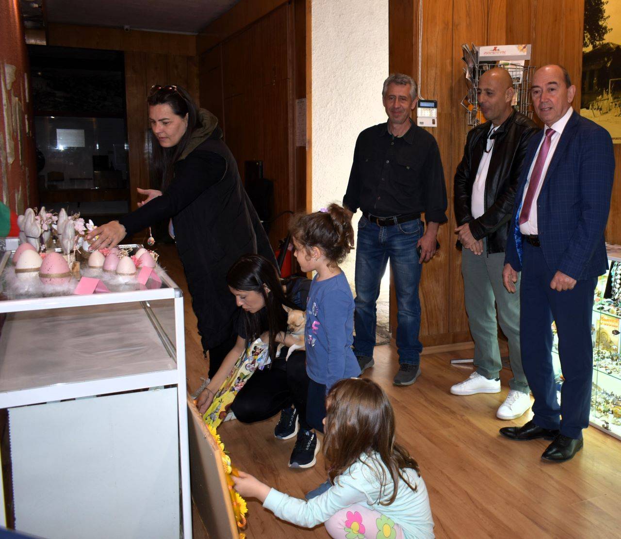 Открит е благотворителният Великденски базар в Асеновград